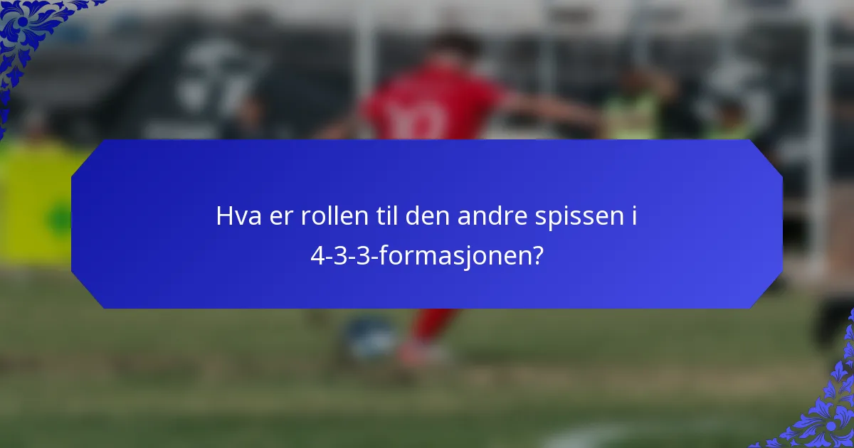 Hva er rollen til den andre spissen i 4-3-3-formasjonen?